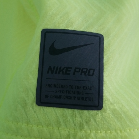 Nike - Picture 2 of 5